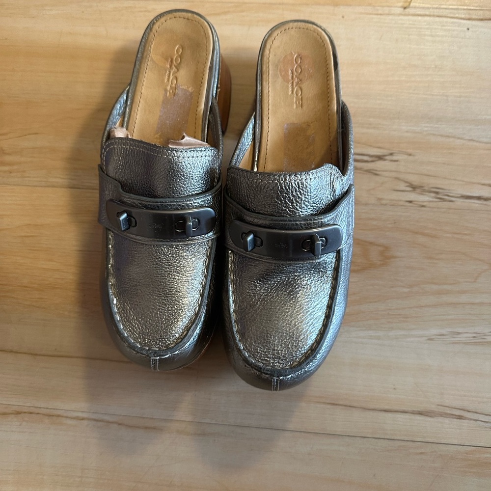 Couch platform clog